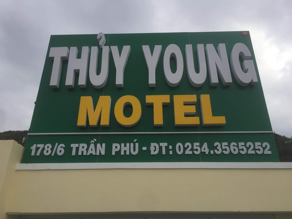 ホテルKhach San Thuy Young ブンタオ エクステリア 写真
